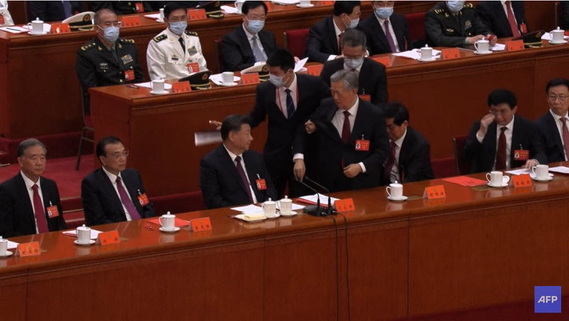 中共20大闭幕会议胡锦涛“被迫离场”视频曝光