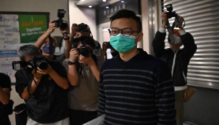 立場新聞案11月7日續審，前署任總編輯林紹桐獲准保釋後離開法院