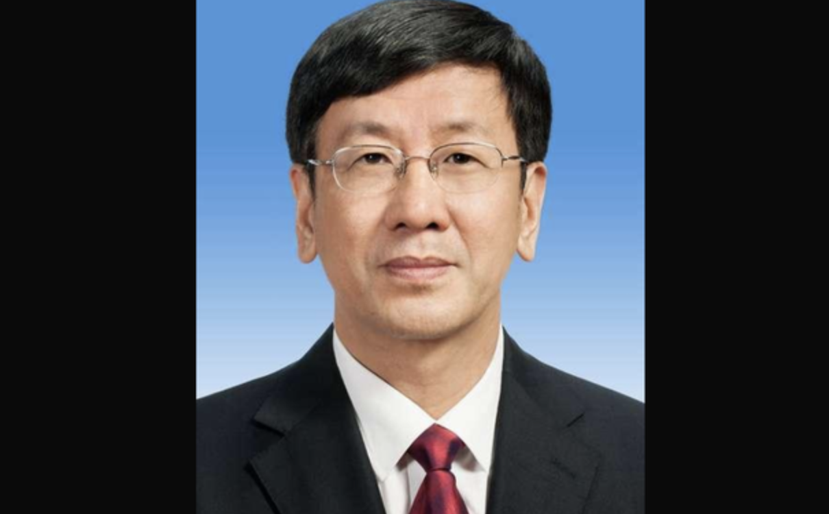 "符合年龄"但未被"继续提名"的中国全国人大副委员长曹建明