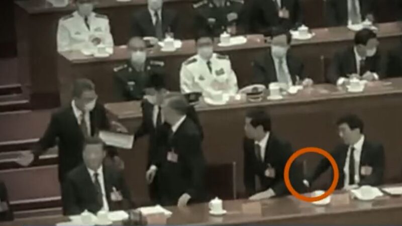 胡锦涛被带走