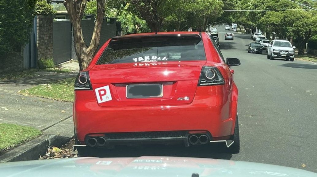 警方攔停超速的霍頓車