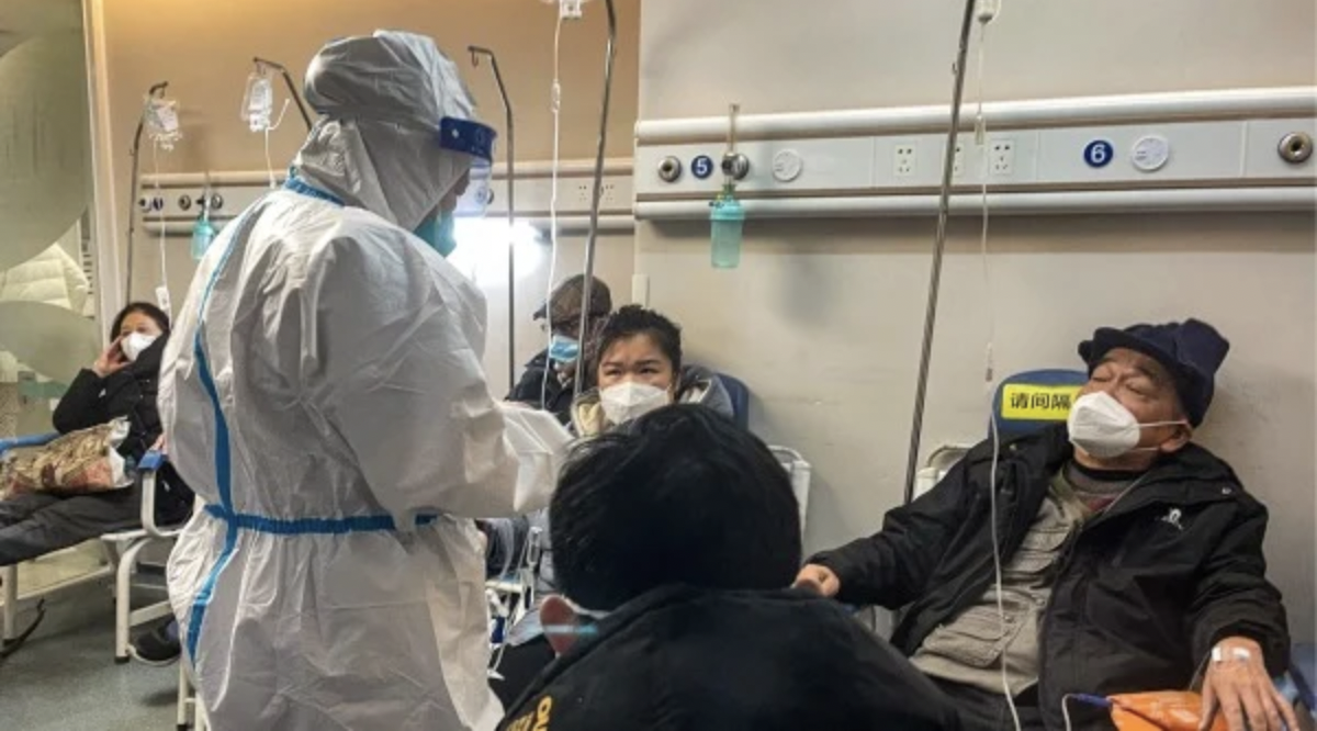 上海COVID-19疫情爆燃，大批发烧患者到医院就治