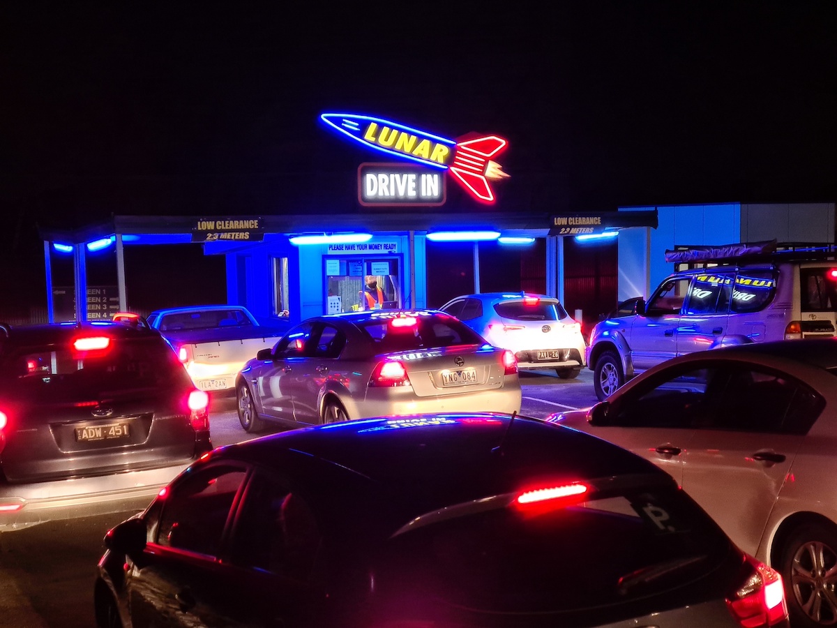 汽车 影院 Lunar Drive In