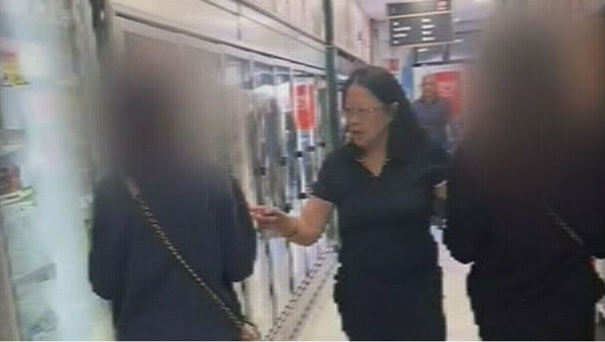 王女士与两行窃者对峙。