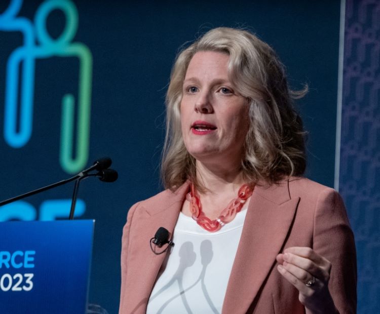 工党部长Clare O’Neil
