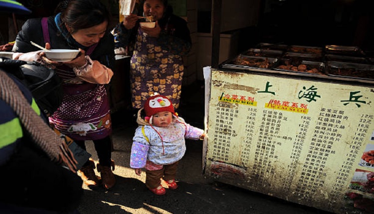中国出生率低 幼儿园招生难 关停恐成趋势