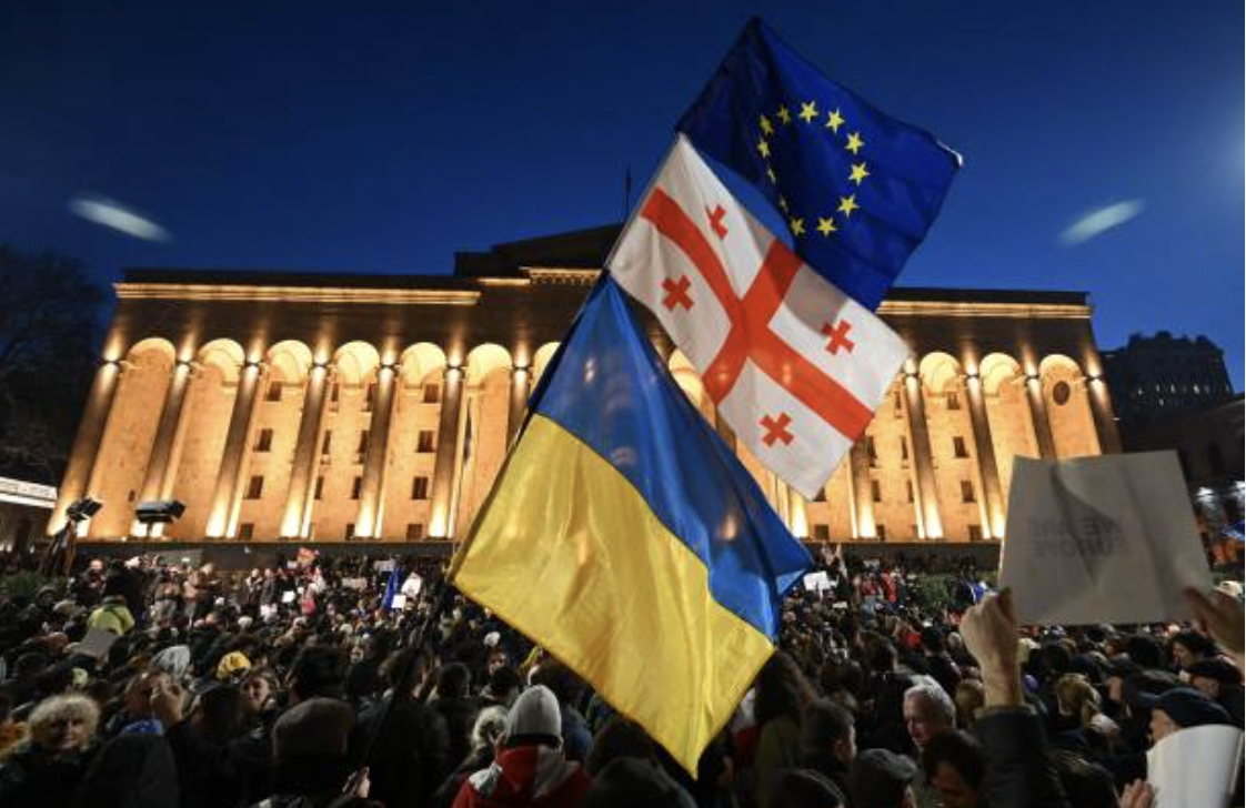 美议员因支持控枪遭驱逐暴露种族主义和崩溃的“美式民主”_我苏网, image size:1122x728