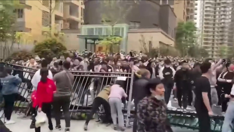 成都成华区华侨城壹号突发大规模民众冲突