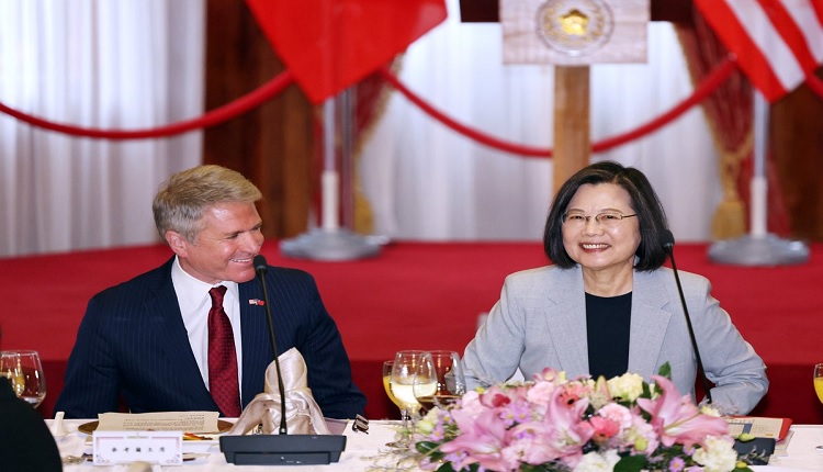 台湾总统蔡英文及美国联邦众议院外交委员会主席麦考尔