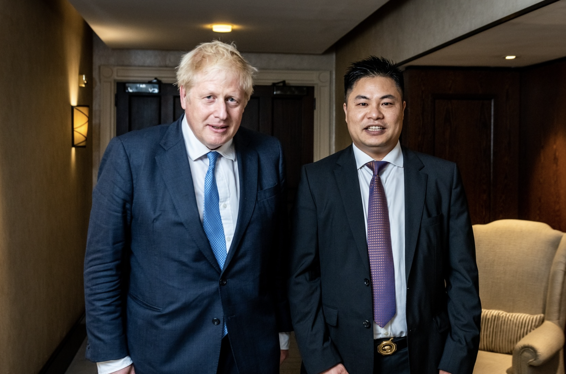 林瑞友在保守党内培养了最高层人脉，包括前首相约翰逊
