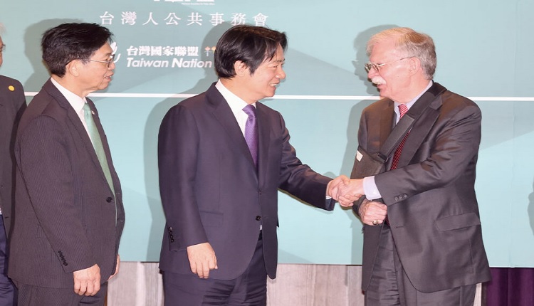 台湾副总统赖清德与美国前白宫国安顾问波顿