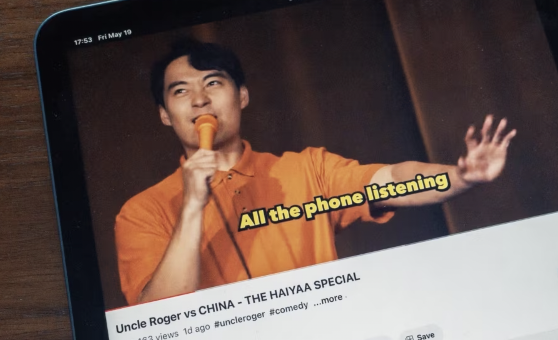 馬來西亞脫口秀演員黃瑾瑜在一段YouTube視頻中調侃中國政府