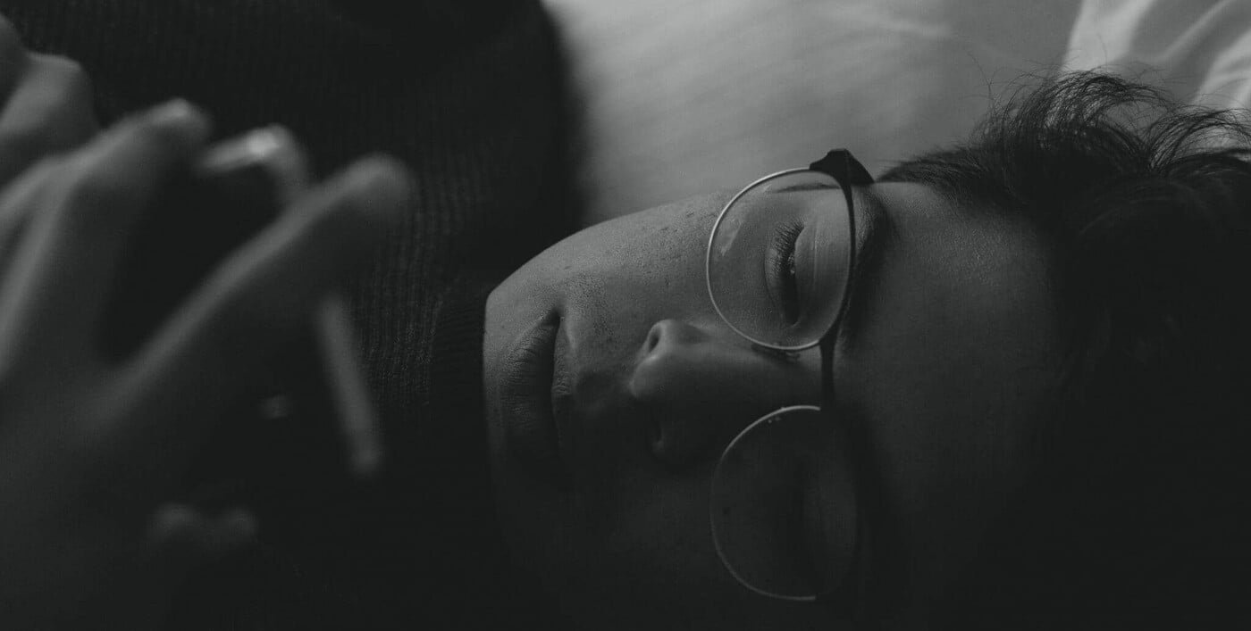熬夜玩手机