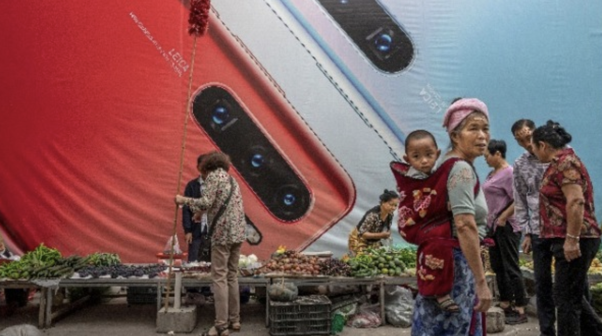 中国年轻人大量失业，出现越来越的啃老族