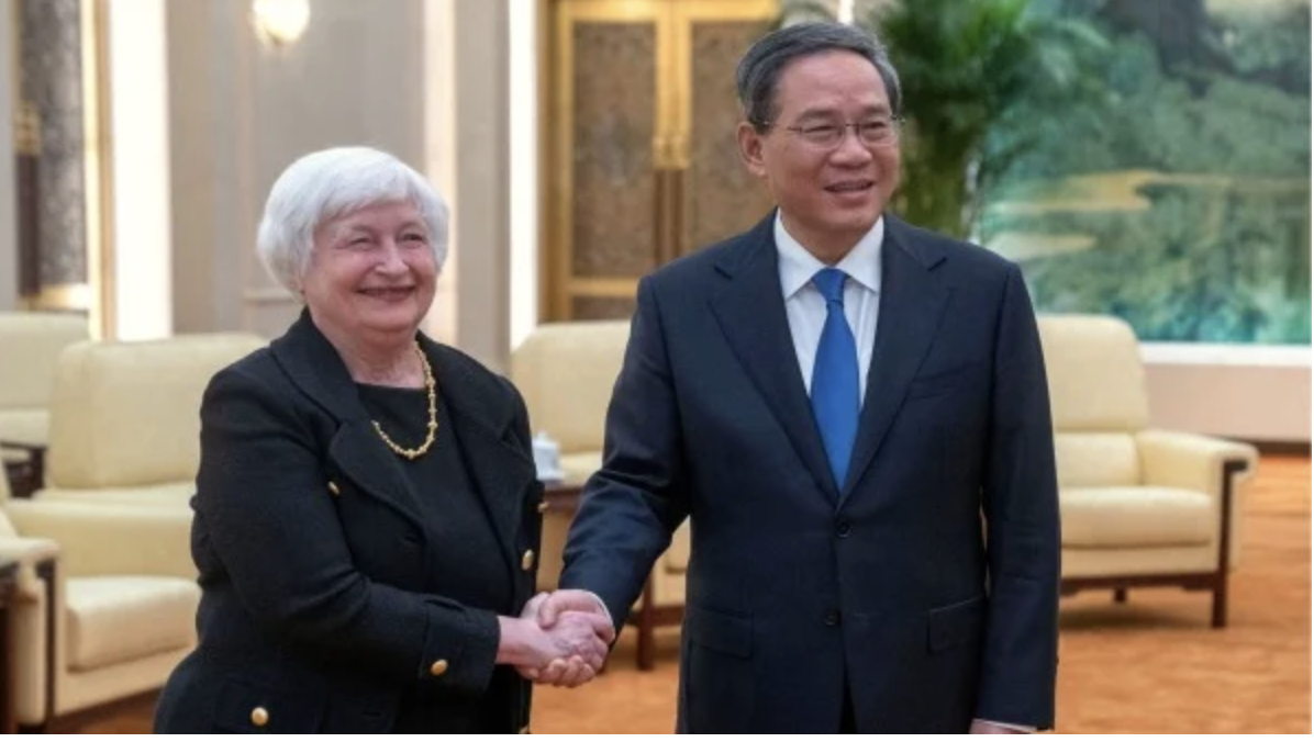 7月7日，中国国务院总理李强（右）在大会堂会见美国财政部长耶伦