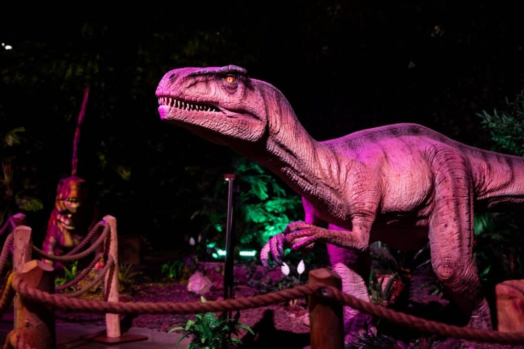 dinos alive