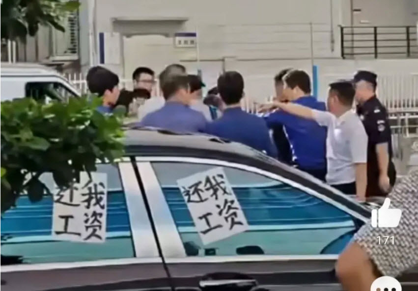 宝能集团董事长姚振华在深圳被围殴