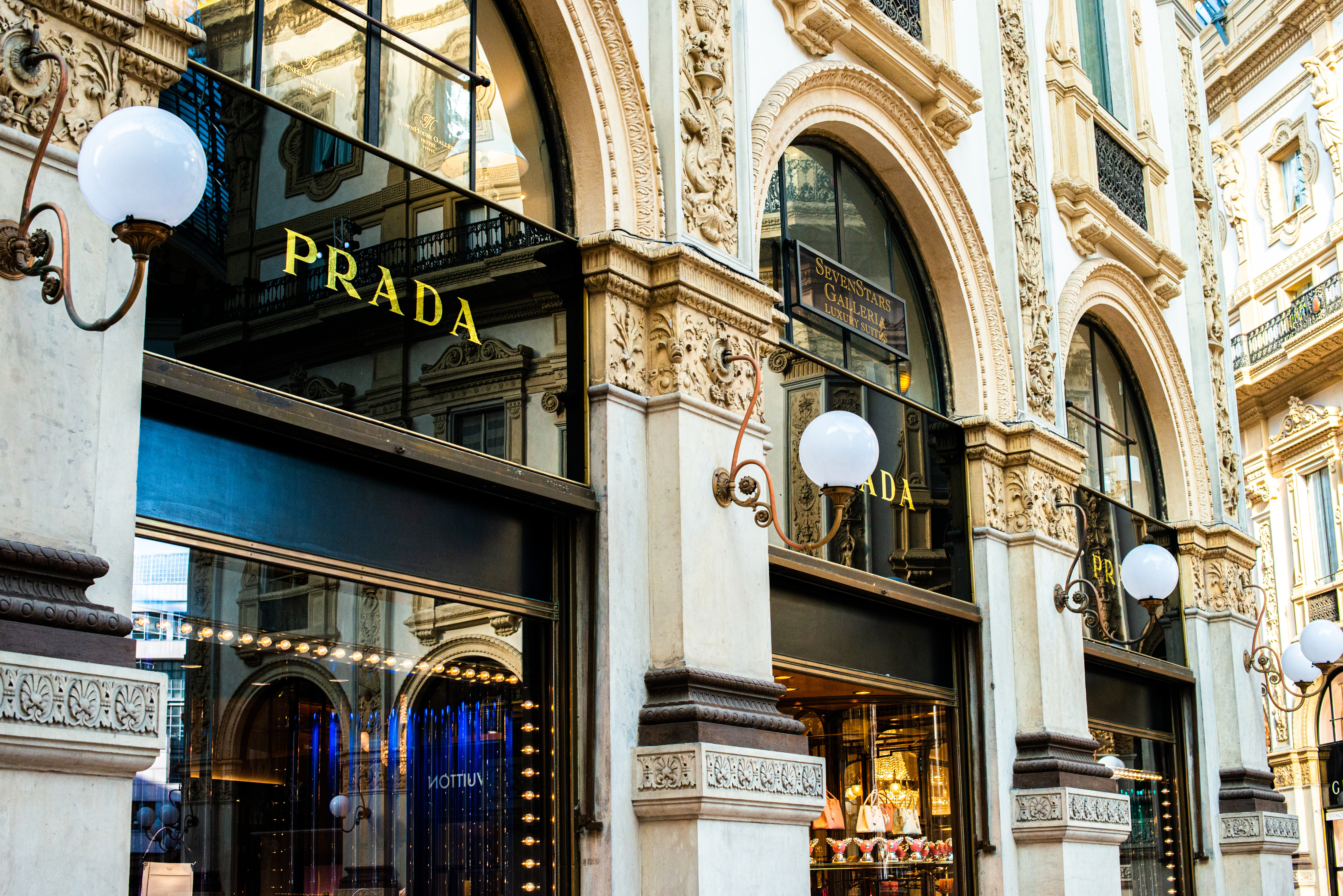 Prada店