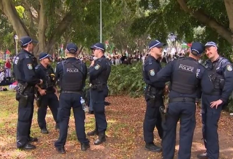 警察部署在集会现场