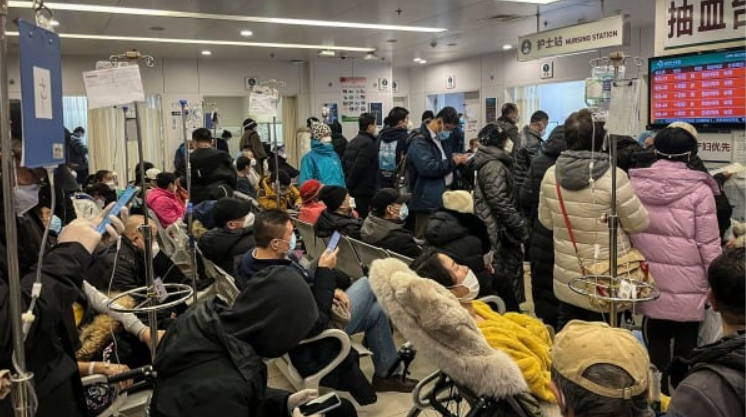 2023年1月3日北京一家医院急诊室挤满武汉肺炎患者