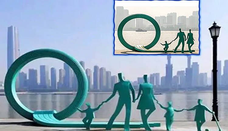 武汉汉口江滩公园的雕塑从“一家三口”变成了“一家五口”