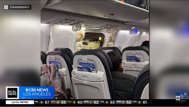 阿拉斯加航空公司客机窗户半空飞脱