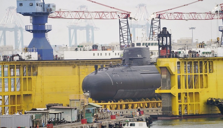 台灣國造潛艦海鯤艦啟動移置