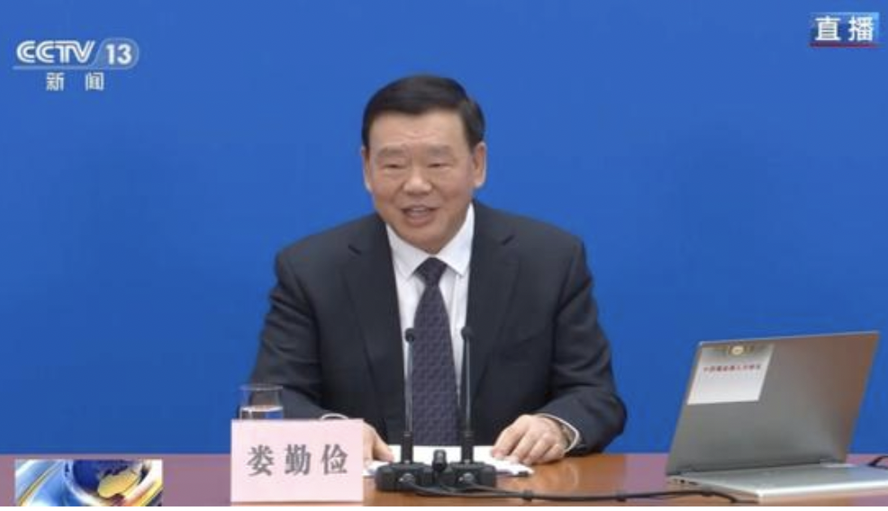 娄勤俭宣布取消两会总理记者会
