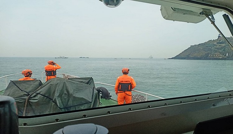 中国大陆渔船3月14日在金门海域沉没，6名船员落海。