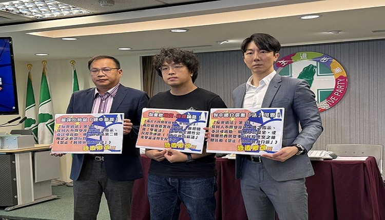 民进党4月22日召开“国民党接连赴中，剑指反渗透法伤害国安”记者会