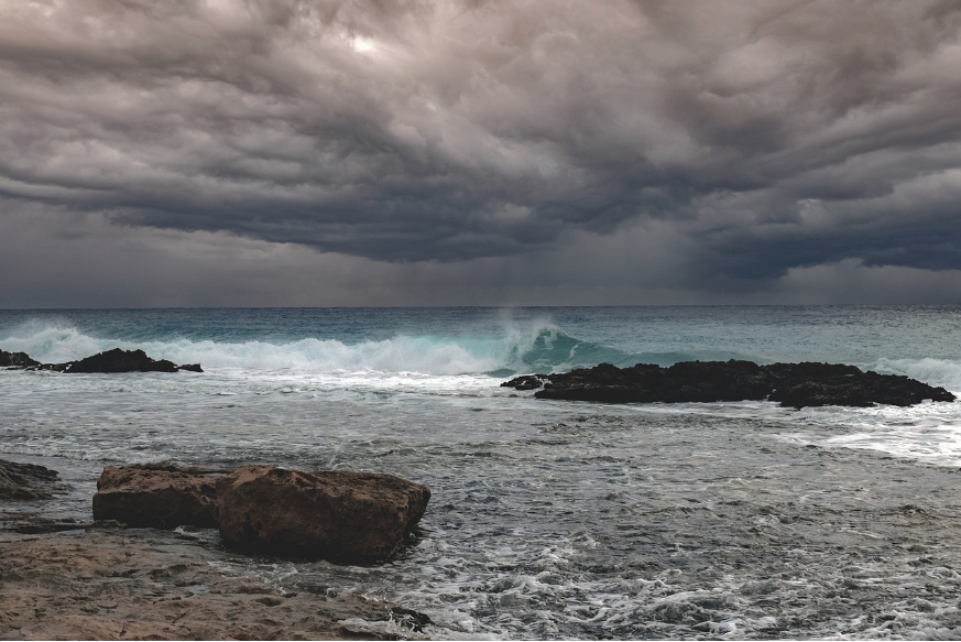 陰天 海浪