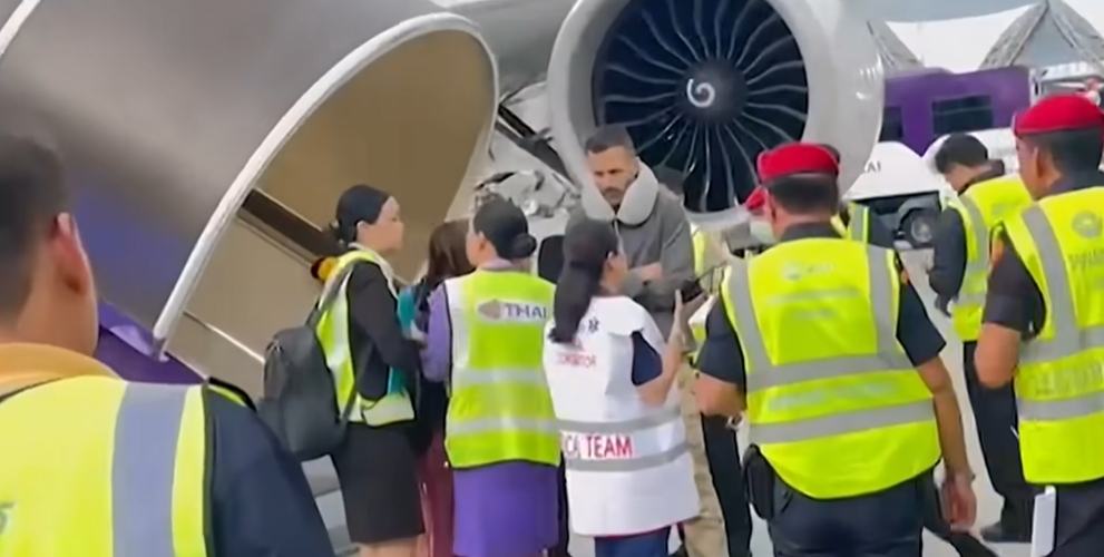 新航飛機迫降