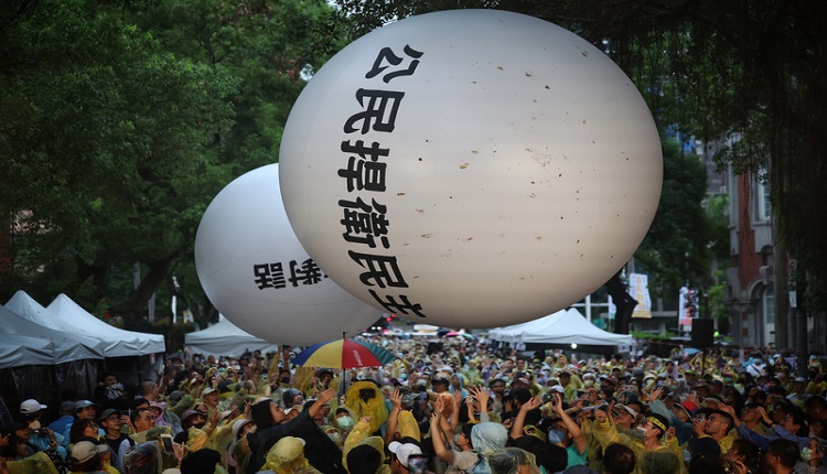 民團再發起「青鳥行動」 傳遞大型氣球表達訴求