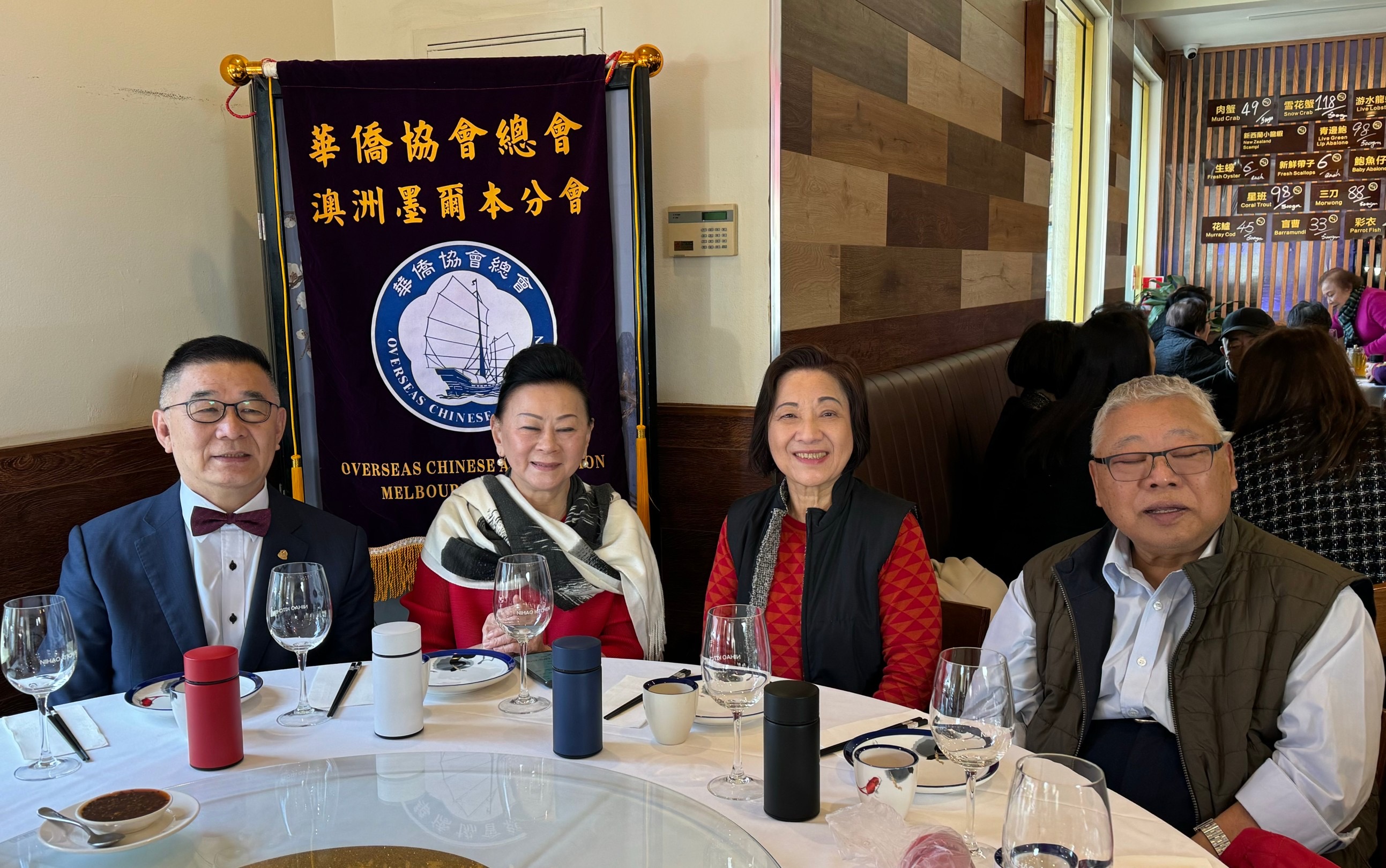 林齐国伉俪与吴东露、王桂莺伉俪留影。
