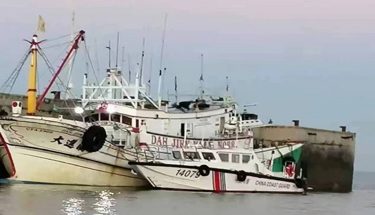 澎湖籍渔船“大进满88号”被中国海警扣押在中国围头港。