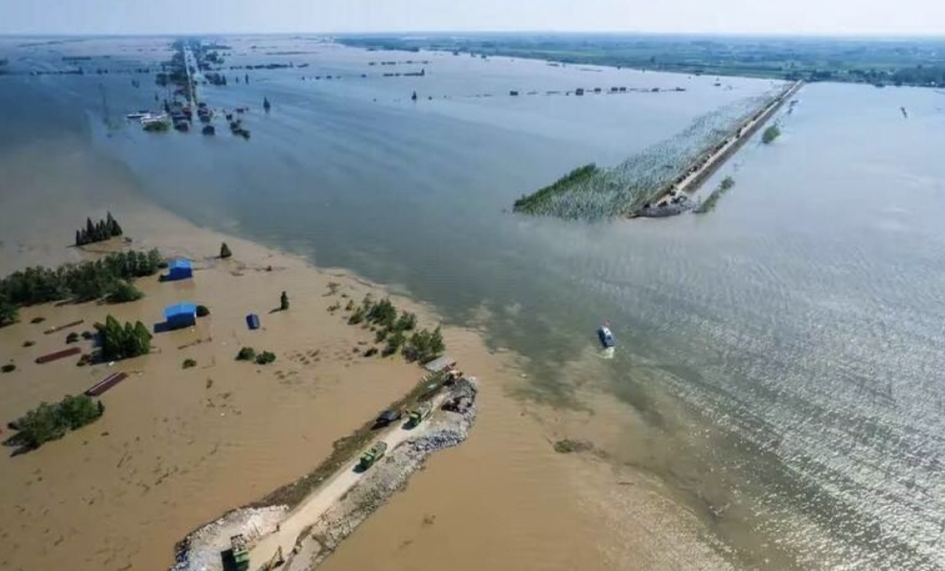 洞庭湖決堤缺口已擴大到226米，約50平方公里地區被淹沒