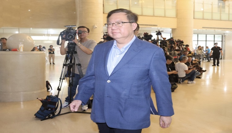 涉贪案3开羁押庭  郑文灿抵达法院面色凝重