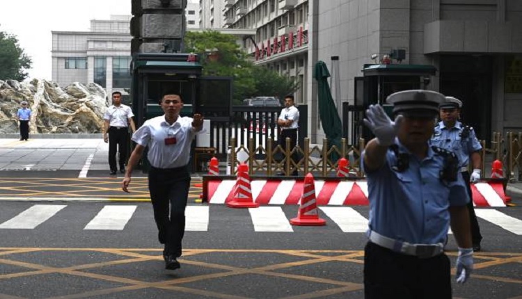 北京安保人員7月15日在三中全會會議地點京西賓館外維安。