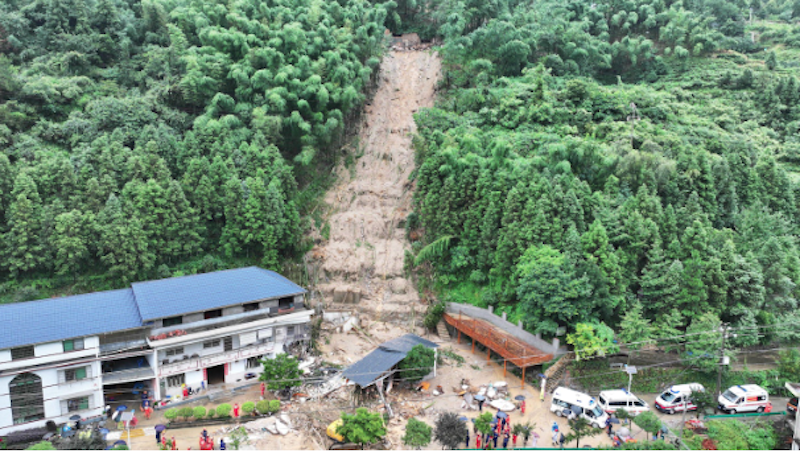 湖南强雨引发泥石流至少15死