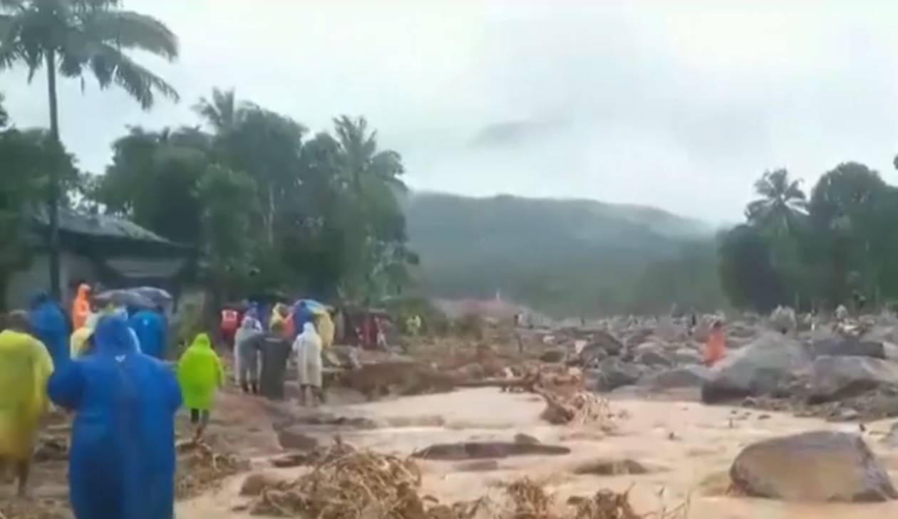印度南部喀拉拉特邦因暴雨发生多宗山泥倾泻