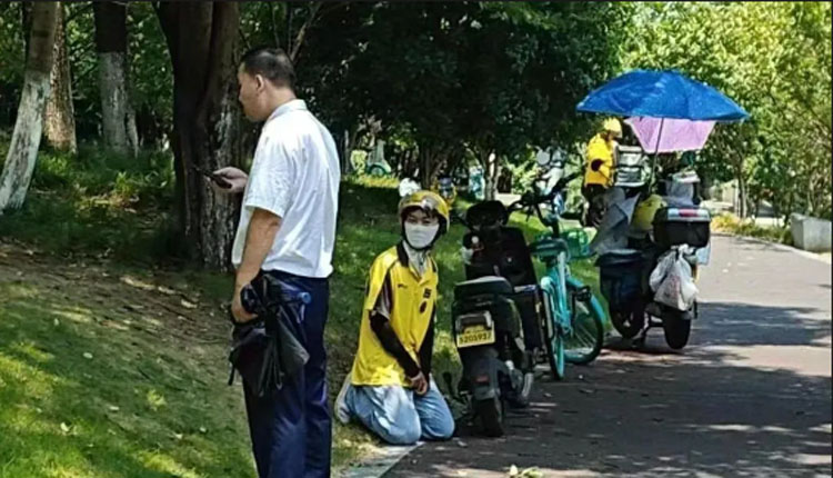 外卖员是在向冷酷的系统下跪