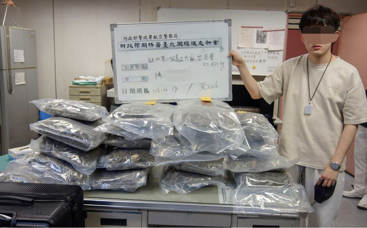 香港航空公司地勤陈姓嫌犯夹藏22.65公斤大麻于托运行李中