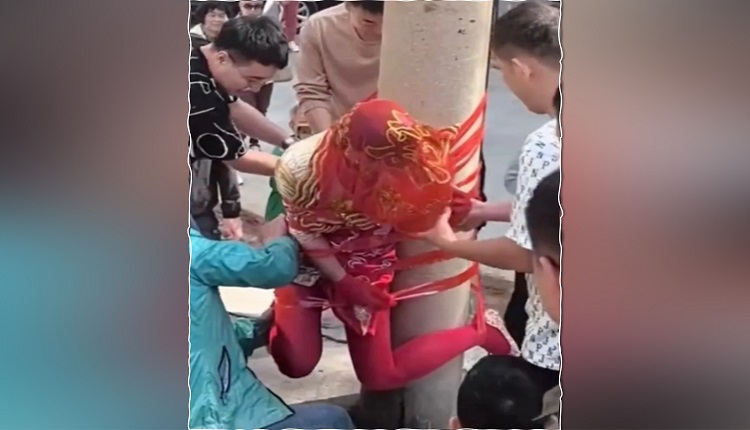 低俗闹婚？中国新娘被绑上电线杆 全身被众男摸光