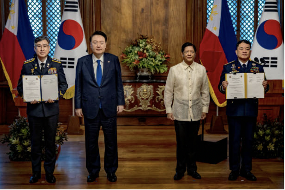 韩国总统尹锡悦与菲律宾总统小马克斯