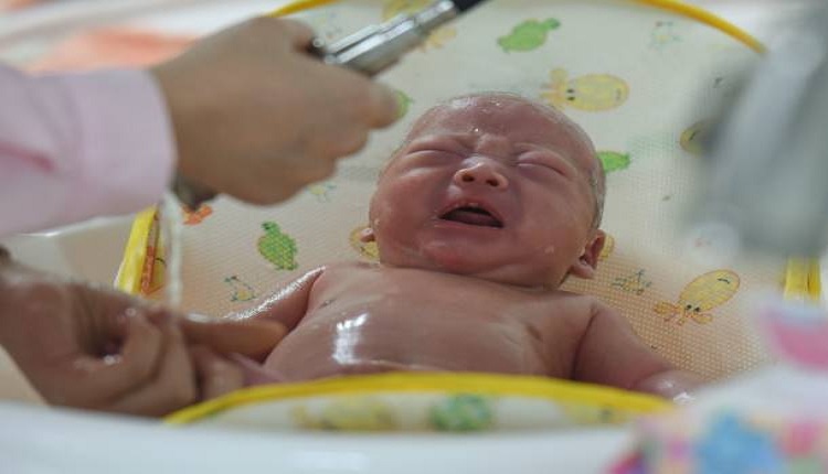 中国安徽省的新生婴儿