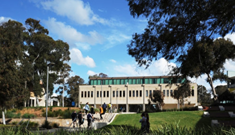 堪培拉大学